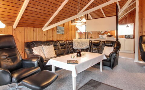 Sebiorn - 300M to the Fjord: Møbel, Træ, Loft, Indretning, Hjem, Belysning, Couch, Etage, Lysarmatur, Stue