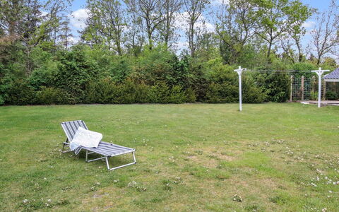 Sebiorn - 300M to the Fjord: Træ, Græs, Busk, Land Lot, Have, Lawn, Skygge, Parkere, Landscaping