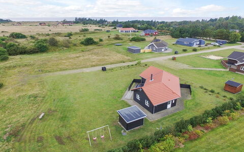Arnger - 300M to the Fjord: Træ, Tag, Arkitektur, Hjem, Hus, Sommerhus, Sidespor, Hårdttræ, Hældning, Estate
