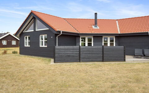 Arnger - 300M to the Fjord: Træ, Tag, Arkitektur, Hjem, Hus, Sommerhus, Sidespor, Hårdttræ, Hældning, Estate