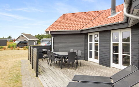 Arnger - 300M to the Fjord: Træ, Tag, Arkitektur, Hjem, Hus, Sommerhus, Sidespor, Hårdttræ, Hældning, Estate