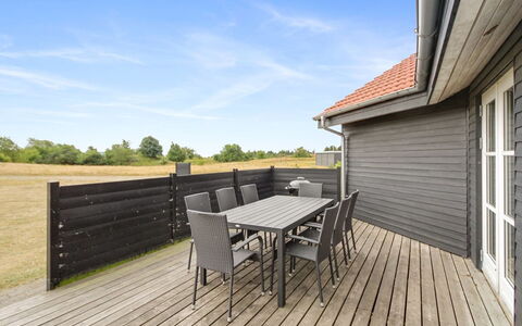 Arnger - 300M to the Fjord: Træ, Tag, Arkitektur, Hjem, Hus, Sommerhus, Sidespor, Hårdttræ, Hældning, Estate