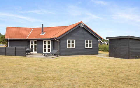 Arnger - 300M to the Fjord: Træ, Tag, Arkitektur, Hjem, Hus, Sommerhus, Sidespor, Hårdttræ, Hældning, Estate