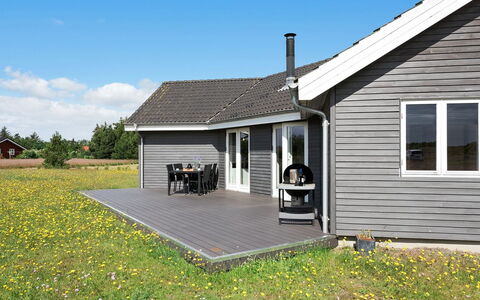 Karmen - 300M to the Fjord: Svømmepøl, Ferieby