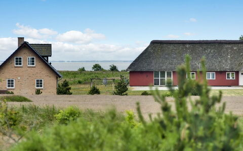 Karmen - 300M to the Fjord: Svømmepøl, Ferieby