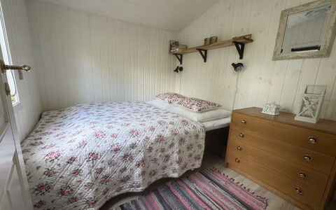 Ottilie - 350M to the Fjord: Seng, Soveværelse, Træ, Sengetøj, Etage, Gulvbelægning, Sengetøj, Indretning, Møbel, Bed Frame