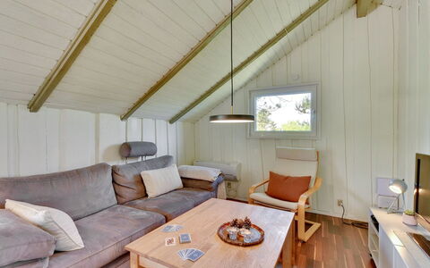 Cornelia - 100M to the Fjord: Træ, Tag, Arkitektur, Hjem, Hus, Sommerhus, Sidespor, Hårdttræ, Hældning, Estate
