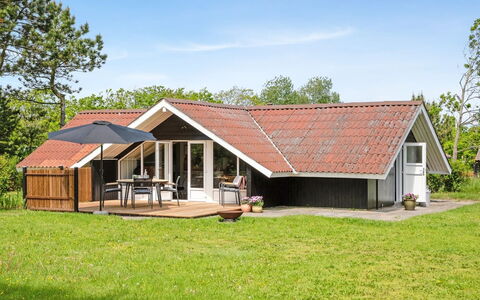 Cornelia - 100M to the Fjord: Træ, Tag, Arkitektur, Hjem, Hus, Sommerhus, Sidespor, Hårdttræ, Hældning, Estate
