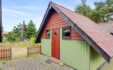 Ingwin - 250M to the Fjord: Træ, Sidespor, Tag, Sommerhus, Hårdttræ, Garden Bygninger, Skur, Hældning, Planke, Gård
