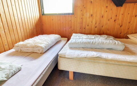 Ingwin - 250M to the Fjord: Seng, Soveværelse, Sengetøj, Sengetøj, Træ, Etage, Gulvbelægning, Bed Frame, Sengetøj, Indretning