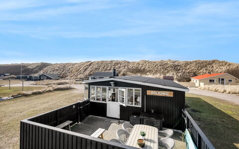 Jorie - 100M from the Sea: Græs, Hus, Tag, Hjem, Sommerhus, Busk, Land Lot, Landdistrikt, Stuehus, Bunddække
