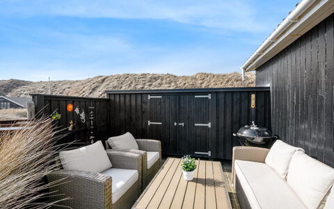 Jorie - 100M from the Sea: Træ, Etage, Møbel, Hjem, Hårdttræ, Bejdse, Planke, Trægulve, Dæk, Stue