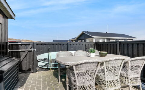 Jorie - 100M from the Sea: Arkitektur, Hjem, Tag, Boligområde, Skygge, Dæk, Veranda, Altan, Gård, Planke