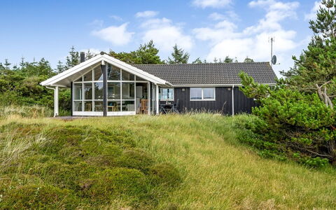 Leona - 250M to the Fjord: Boligområde, Tag, Forstad, Indkørsel, Estate, Skorsten
