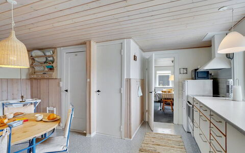 Fransiska - from the Sea: Indretning, Træ, Gulvbelægning, Loft, Møbel, Lysarmatur, Etage, Countertop, Køkken, Belysning