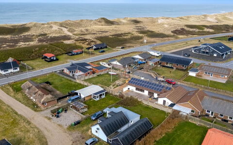 Fransiska - from the Sea: Møbel, Indretning, Gulvbelægning, Træ, Etage, Loft, Trægulve, Stol, Bord, Belysning
