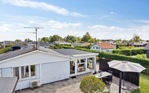 Mena - 200M from the Sea: Tag, Hus, Hjem, Sommerhus, Sidespor, Estate, Indkørsel, Garden Bygninger, Gård, Skur