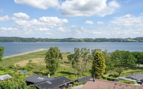 Launo - 150M to the Fjord: Tag, Hus, Hjem, Sommerhus, Sidespor, Estate, Indkørsel, Garden Bygninger, Gård, Skur