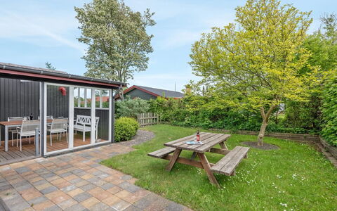 Agnita - 300M from the Sea: Busk, Have, Land Lot, Bunddække, Skygge, Veranda, Gård, Backyard, Sommerhus