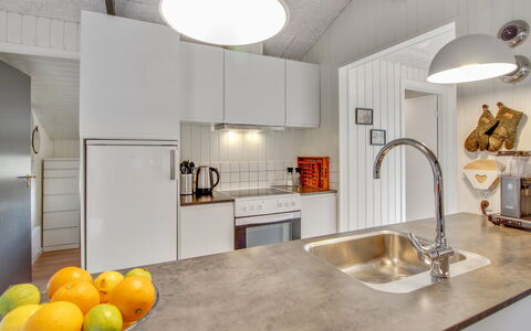 Hariette: Køkken, Countertop, Indretning, Gulvbelægning, Køkken Apparat, Etage, Loft, Håndvask, Sanitærarmatur, Træ