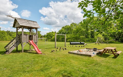 Hariette: Legetøjsrutsjebane, Land Lot, Have, Legepladsudstyr, Lawn, Chute, Backyard, Eng, Gård, Landscaping