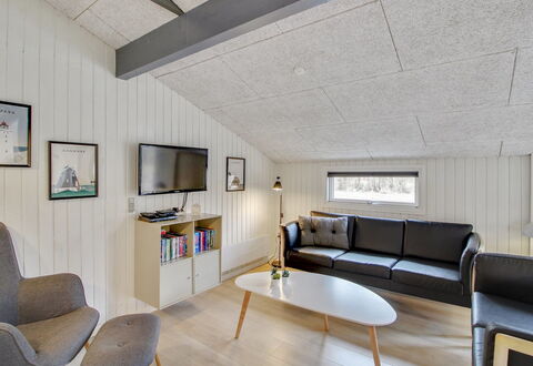 Hariette: Loft, Træ, Indretning, Gulvbelægning, Etage, Værelse, Lysarmatur, Stue, Trægulve, Hårdttræ