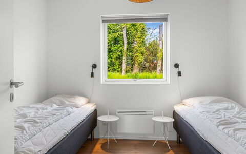 Elso - 600M to the Fjord: Træ, Soveværelse, Bed Frame, Sengetøj, Seng, Sengetøj, Bejdse, Dagslys, Planke, Madras