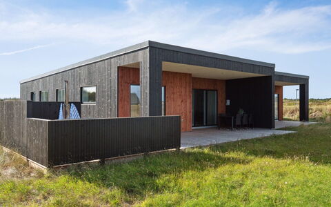 Kasper - 1.8Km from the Sea: Træ, Tag, Arkitektur, Hjem, Hus, Sommerhus, Sidespor, Hårdttræ, Hældning, Estate