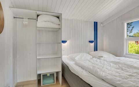 Eroll - 1.8Km from the Sea: Træ, Loft, Etage, Gulvbelægning, Indretning, Soveværelse, Seng, Planke, Trægulve, Hårdttræ
