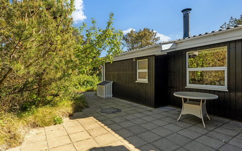 Eroll - 1.8Km from the Sea: Hjem, Sommerhus, Have, Skygge, Backyard, Gård, Garden Bygninger, Hårdttræ, Sidespor, Estate