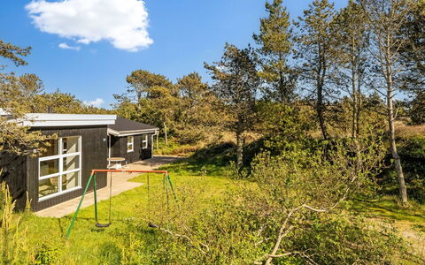 Eroll - 1.8Km from the Sea: Sommerhus, Eng, Have, Lawn, Garden Bygninger, Landscaping, Gård, Stuehus, Skur