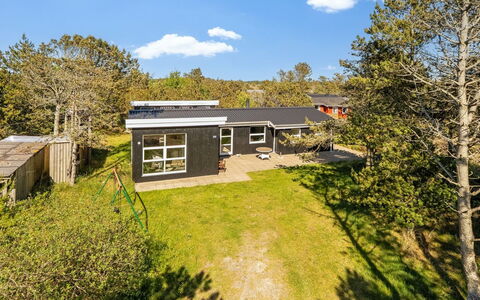 Eroll - 1.8Km from the Sea: Sommerhus, Estate, Have, Stuehus, Lawn, Landscaping, Garden Bygninger, Gård, Backyard