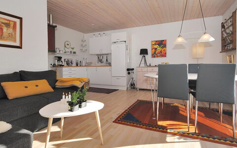 Rejhana - 500M to the Fjord: Møbel, Indretning, Gulvbelægning, Etage, Couch, Væg, Træ, Stue, Værelse, Loft