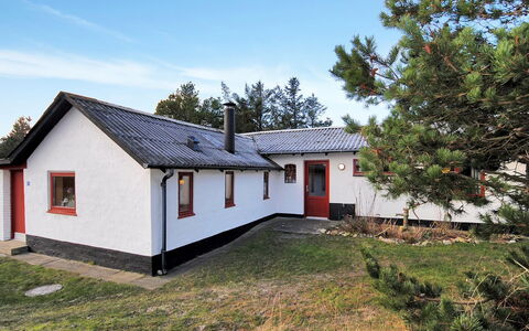 Palle - 2Km from the Sea: Væg, Vindue, Bygning, Hus, Tag, Hjem, Sommerhus, Boligområde, Land Lot, Menneskelig Bosættelse