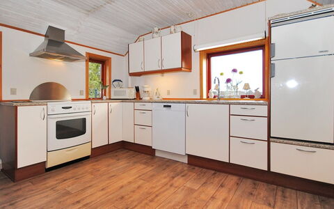 Palle - 2Km from the Sea: Gulvbelægning, Indretning, Træ, Etage, Køkken, Loft, Countertop, Trægulve, Værelse, Møbel