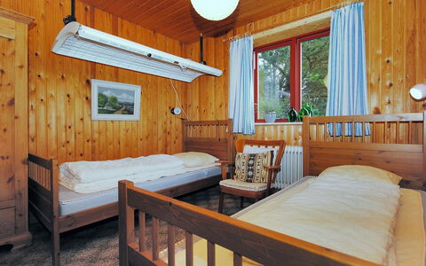 Palle - 2Km from the Sea: Møbel, Træ, Seng, Indretning, Soveværelse, Etage, Loft, Gulvbelægning, Værelse, Bed Frame