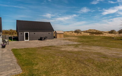 Elisa - 1.2Km from the Sea