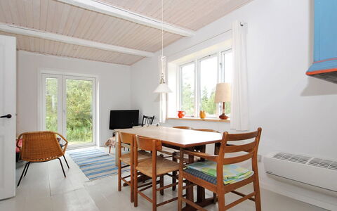 Margrethe - 1.1Km from the Sea: Tag, Hjem, Hus, Sidespor, Sommerhus, Kompositmateriale, Dør, Skydevindue, Estate, Skorsten