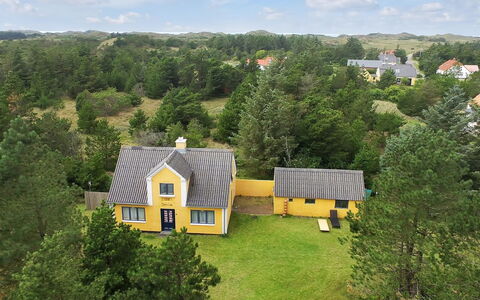 Margrethe - 1.1Km from the Sea: Boligområde, Tag, Forstad, Indkørsel, Estate, Skorsten