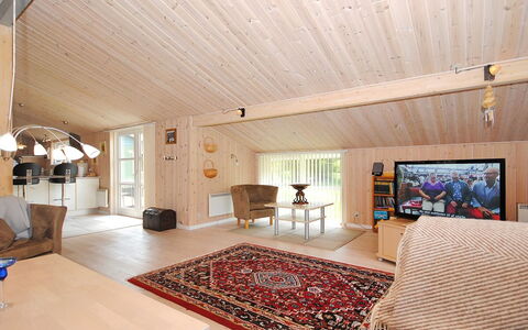 Tuomas - 200M to the Fjord: Træ, Loft, Indretning, Møbel, Gulvbelægning, Etage, Værelse, Hjem, Stue, Lysarmatur