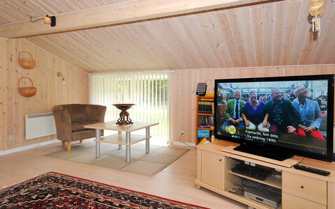 Tuomas - 200M to the Fjord: Møbel, Indretning, Gulvbelægning, Træ, Loft, Etage, Stue, Værelse, Couch, Television