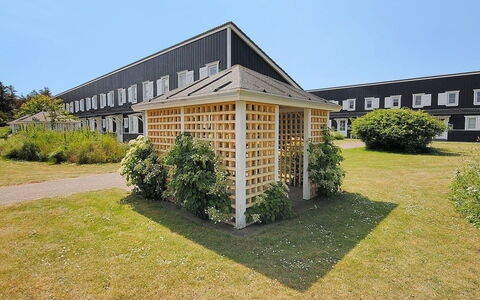 Cita - 100M to the Fjord: Blå, Busk, Sommerhus, Bunddække, Have, Estate, Skygge, Landscaping, Stuehus, Eco Hotel