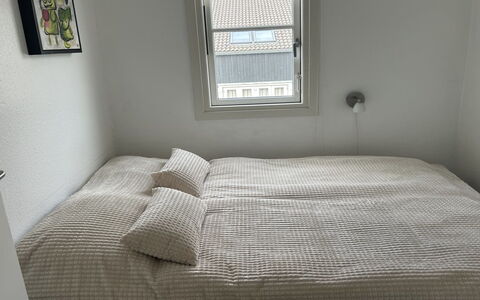 Idunn - 100M to the Fjord: Soveværelse, Seng, Sengetøj, Sengetøj, Sengetøj, Etage, Textile, Gulvbelægning, Indretning, Møbel