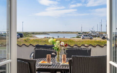 Idunn - 100M to the Fjord: Blå, Busk, Sommerhus, Bunddække, Have, Estate, Skygge, Landscaping, Stuehus, Eco Hotel