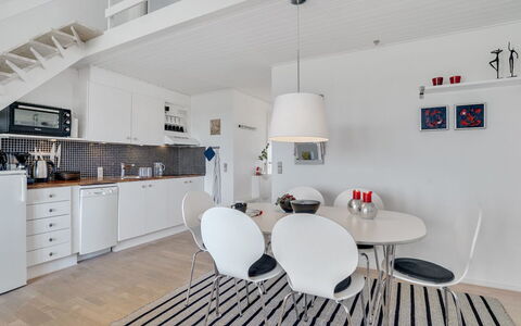 Idunn - 100M to the Fjord: Blå, Busk, Sommerhus, Bunddække, Have, Estate, Skygge, Landscaping, Stuehus, Eco Hotel