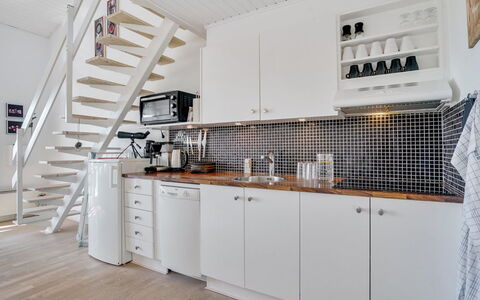 Idunn - 100M to the Fjord: Blå, Busk, Sommerhus, Bunddække, Have, Estate, Skygge, Landscaping, Stuehus, Eco Hotel