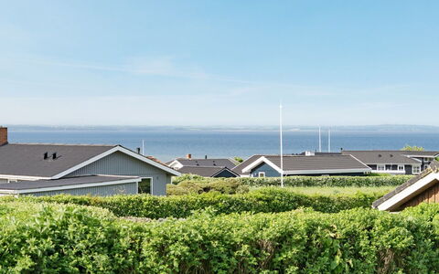 Pavo - 300M to the Fjord: Boligområde, Landskab, Horisont, Hus, Hjem, Tag, Land Lot, Hav, Coastal Og Oceaniske Landskabsformer, Forstad