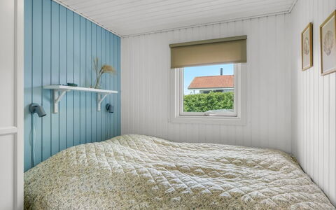 Pavo - 300M to the Fjord: Træ, Indretning, Etage, Gulvbelægning, Soveværelse, Loft, Sengetøj, Seng, Værelse, Sengetøj