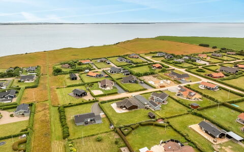 Pavo - 300M to the Fjord: Boligområde, Hus, Hjem, Tag, Landskab, Fugleperspektiv, Almindeligt, Land Lot, Estate, Forstad