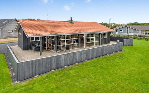 Malila - 400M to the Fjord: Hjem, Tag, Kompositmateriale, Sommerhus, Skygge, Sidespor, Estate, Veranda, Design, Hårdttræ
